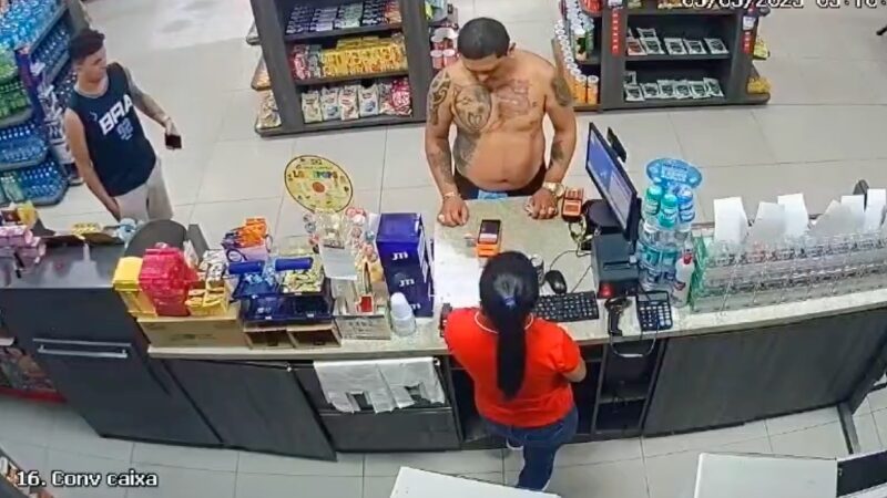 Valentão que jogou cerveja em funcionária recebe lição inesquecível, em Manaus