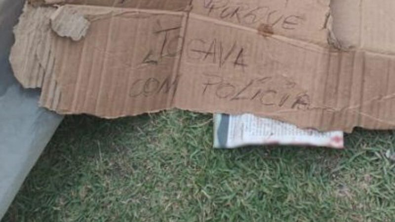 Facção degola homem na rua e deixa bilhete em Manaus