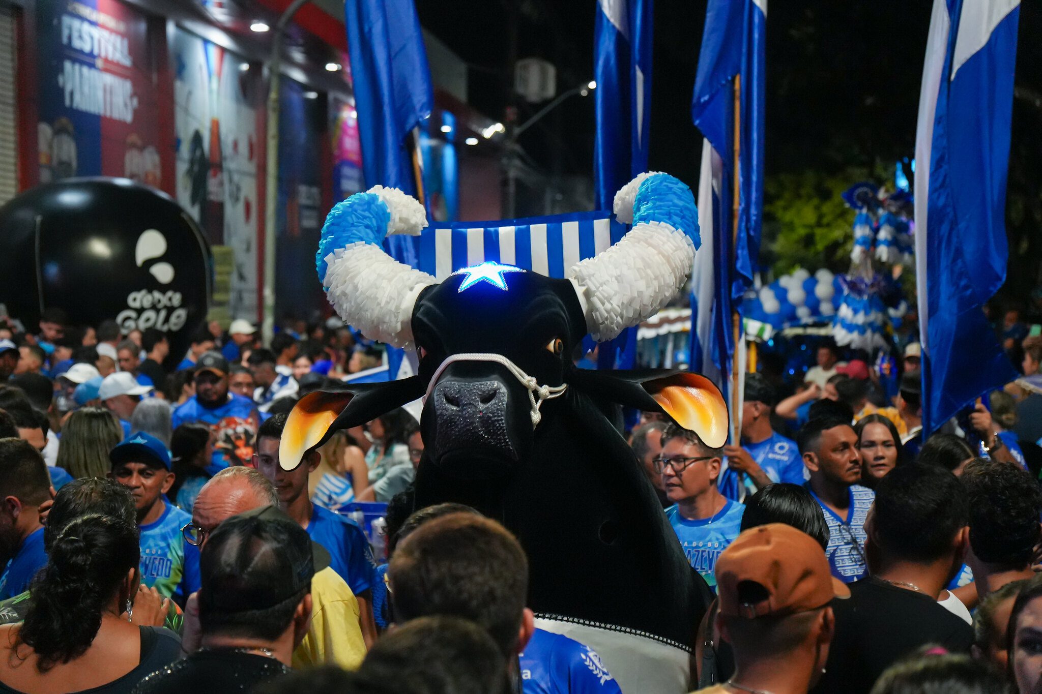 Festival de Parintins 2025: Boi de Rua estreia novo formato e arrasta multidão pelas ruas de Parintins