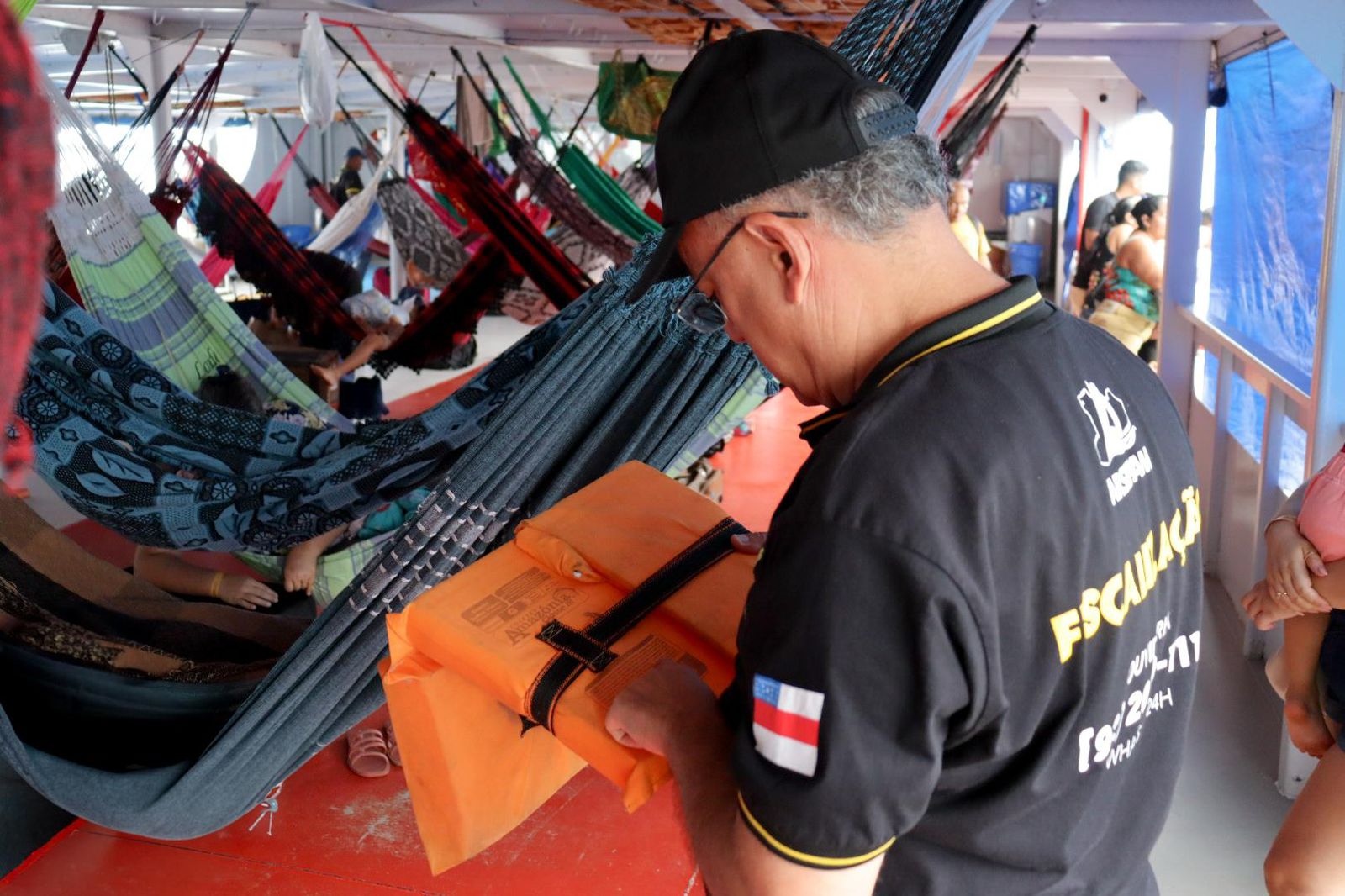 Fiscalização é intensificada em embarcações com destino ao Festival de Parintins