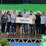 Governo do Amazonas entrega R$ 1,2 milhão em crédito rural e 482 documentos rurais em Borba e Novo Aripuanã