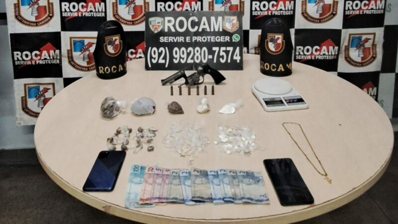 Jovem é preso com arma e drogas na Praça 14, em Manaus