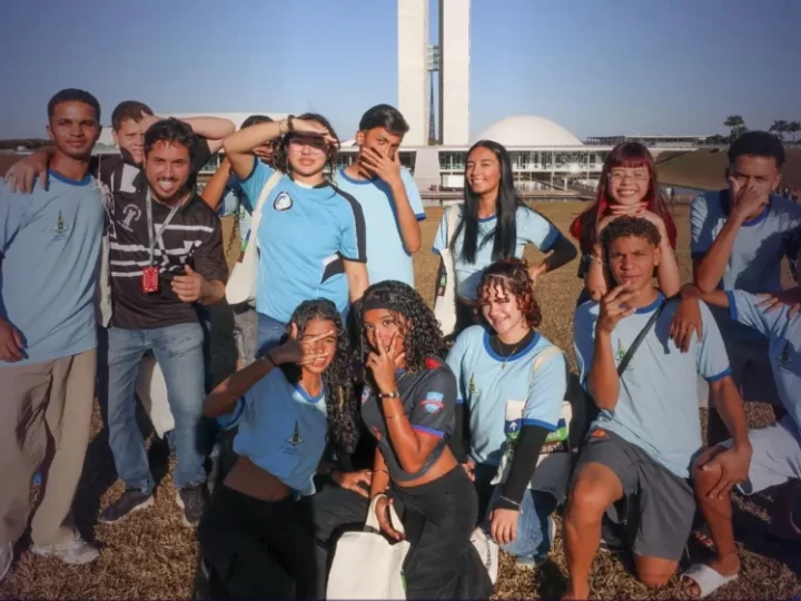 Turismo Mais Brasília leva estudantes da rede pública a pontos cívicos do DF