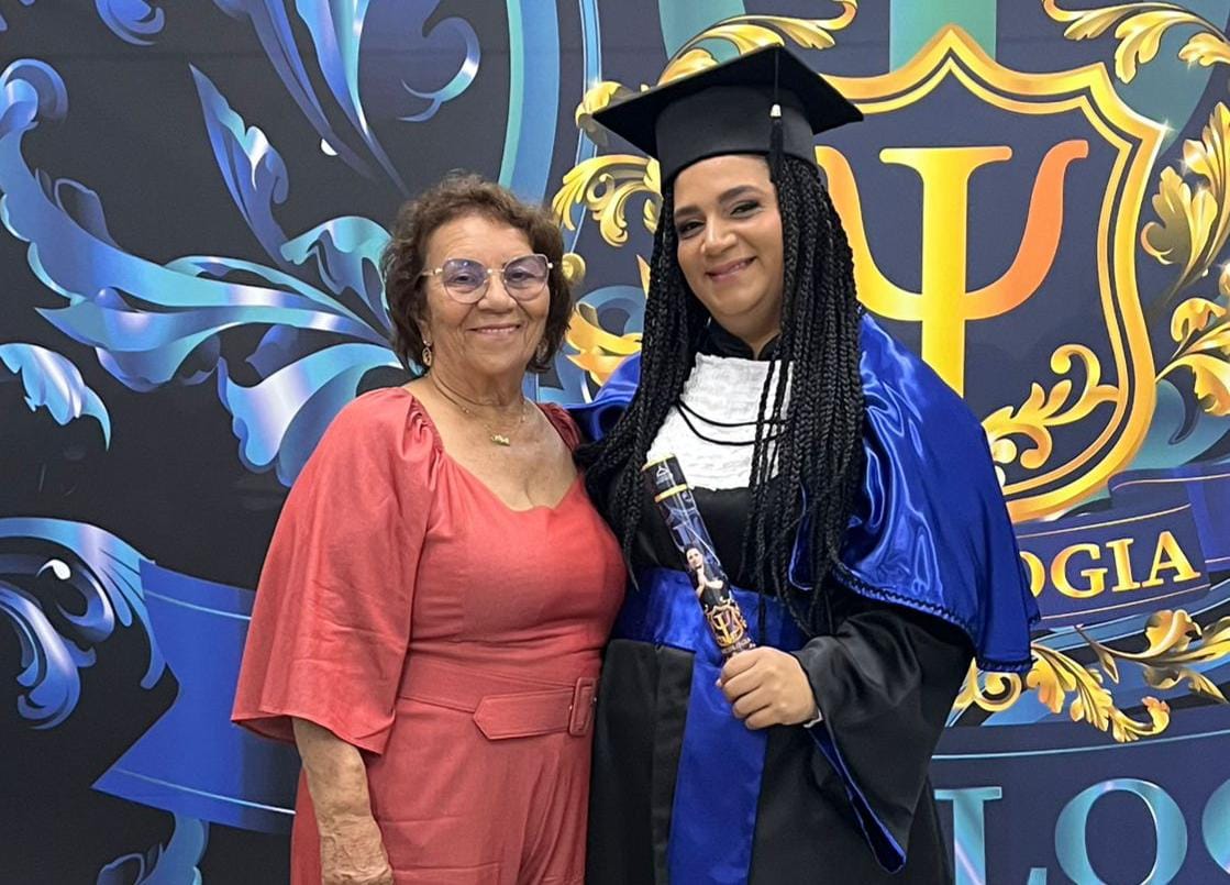 Jullyana Cabral realiza sonho e se forma em Psicologia pela Universidade Nilton Lins