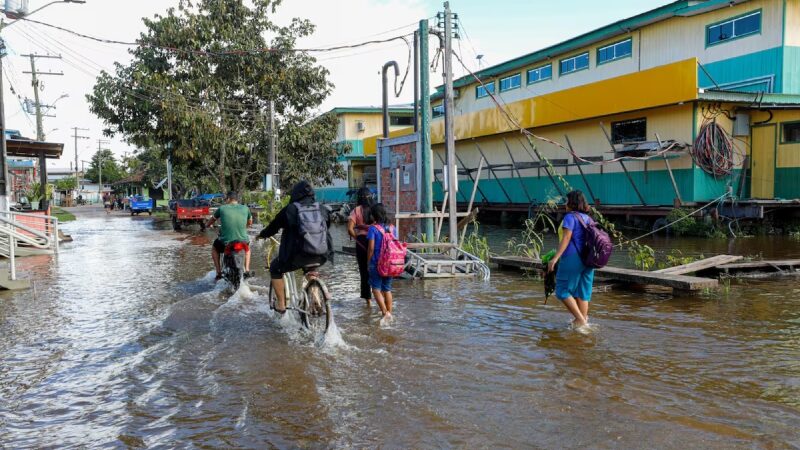 Cheia no Amazonas já afeta mais de 550 mil pessoas em 43 municípios