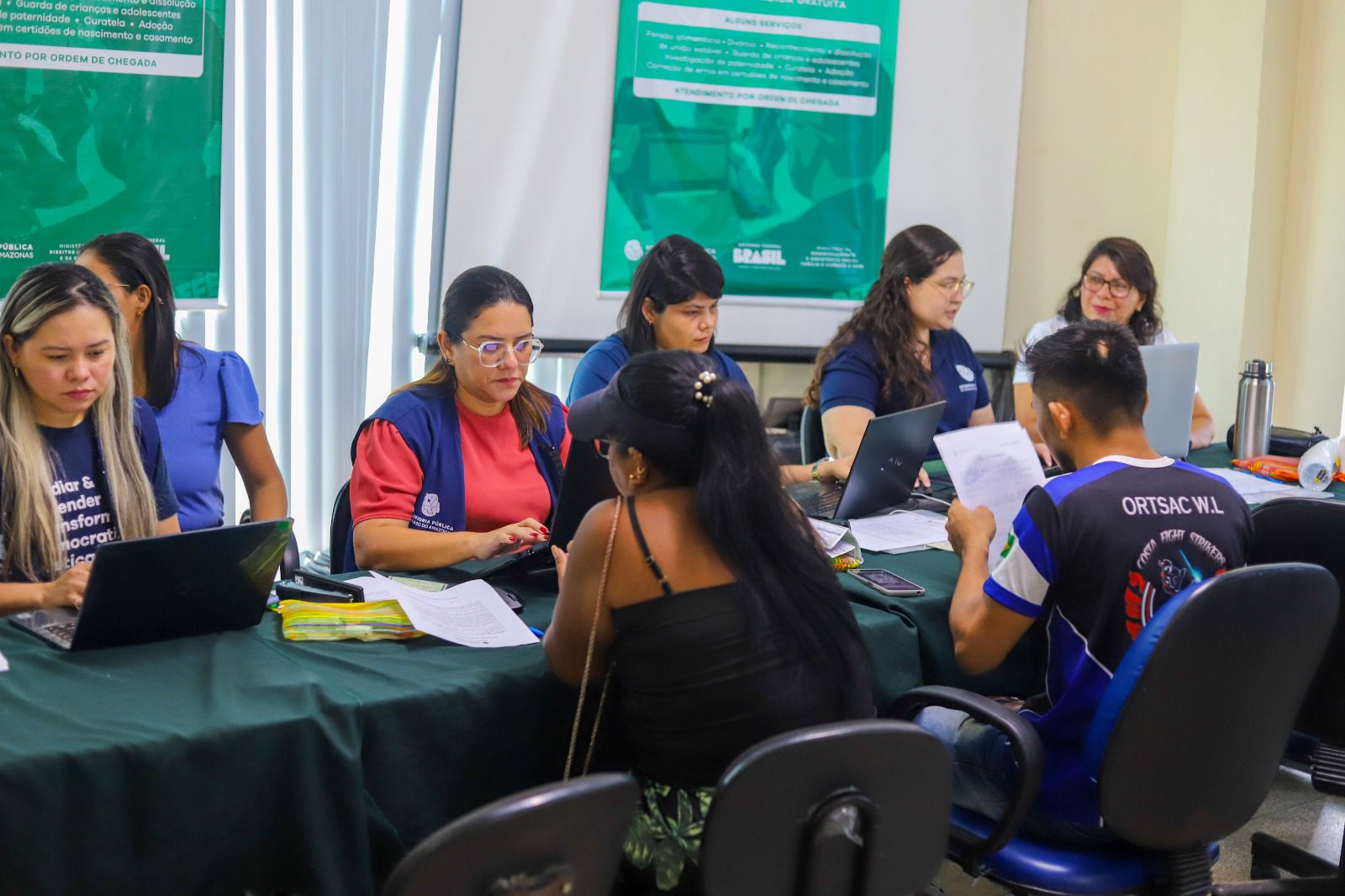 Operação Shamar: PC-AM e DPE-AM promovem atendimento jurídico gratuito para mulheres na DECCM centro-sul