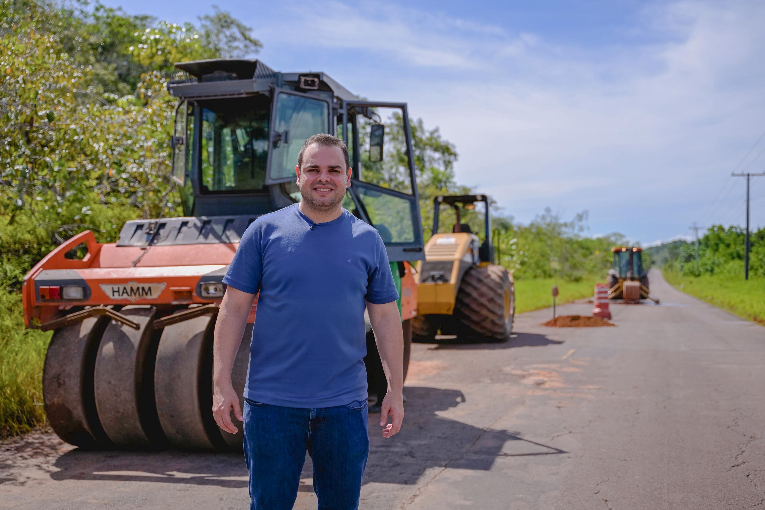 Presidente Roberto Cidade vistoria obras de recuperação da Estrada de Balbina, em Presidente Figueiredo