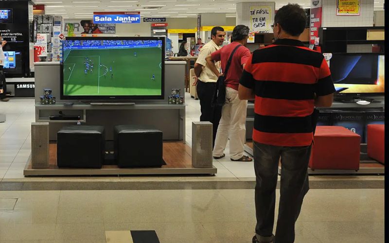 Vendas no comércio recuam 0,1% em junho, 3º mês seguido de queda