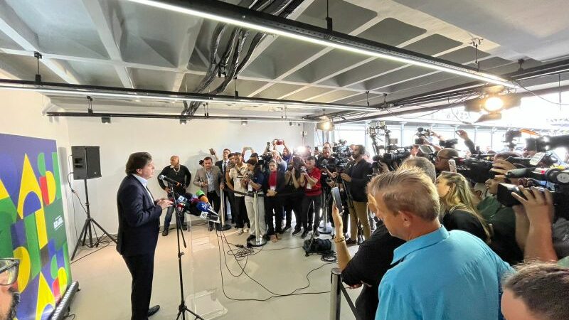 Ministro anuncia expansão da internet e telefonia no Amazonas durante visita de Lula a Manaus