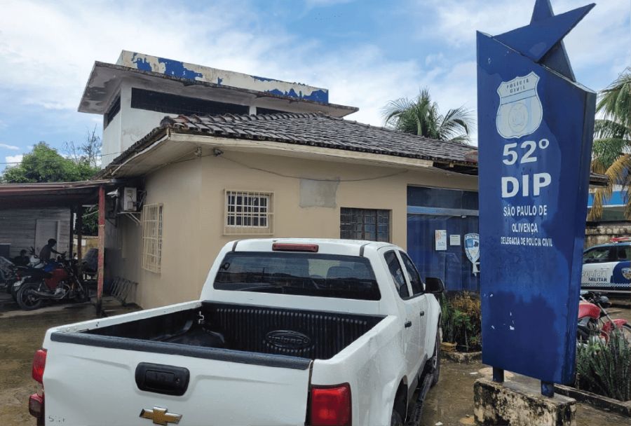 Polícia prende dois homens por crimes contra ex-companheiras