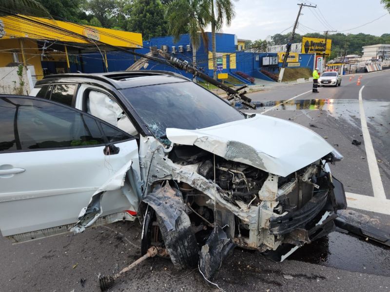 Violência de impacto impressiona em acidente no Tarumã