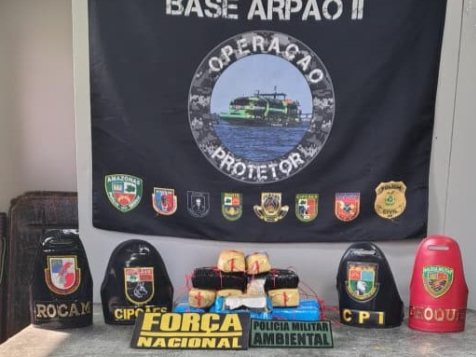 Em três dias, 36 tabletes de drogas foram apreendidos em embarcações de Coari