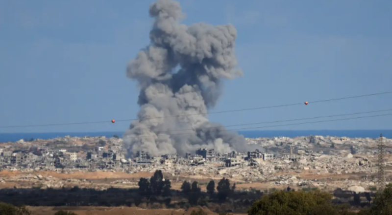 Israel bombardeia Gaza no aniversário de dois anos da guerra