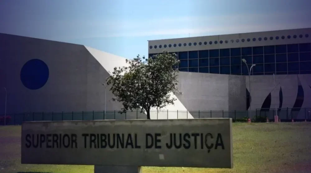 STJ suspende julgamento sobre legalidade de interceptação de conversas entre advogado e preso