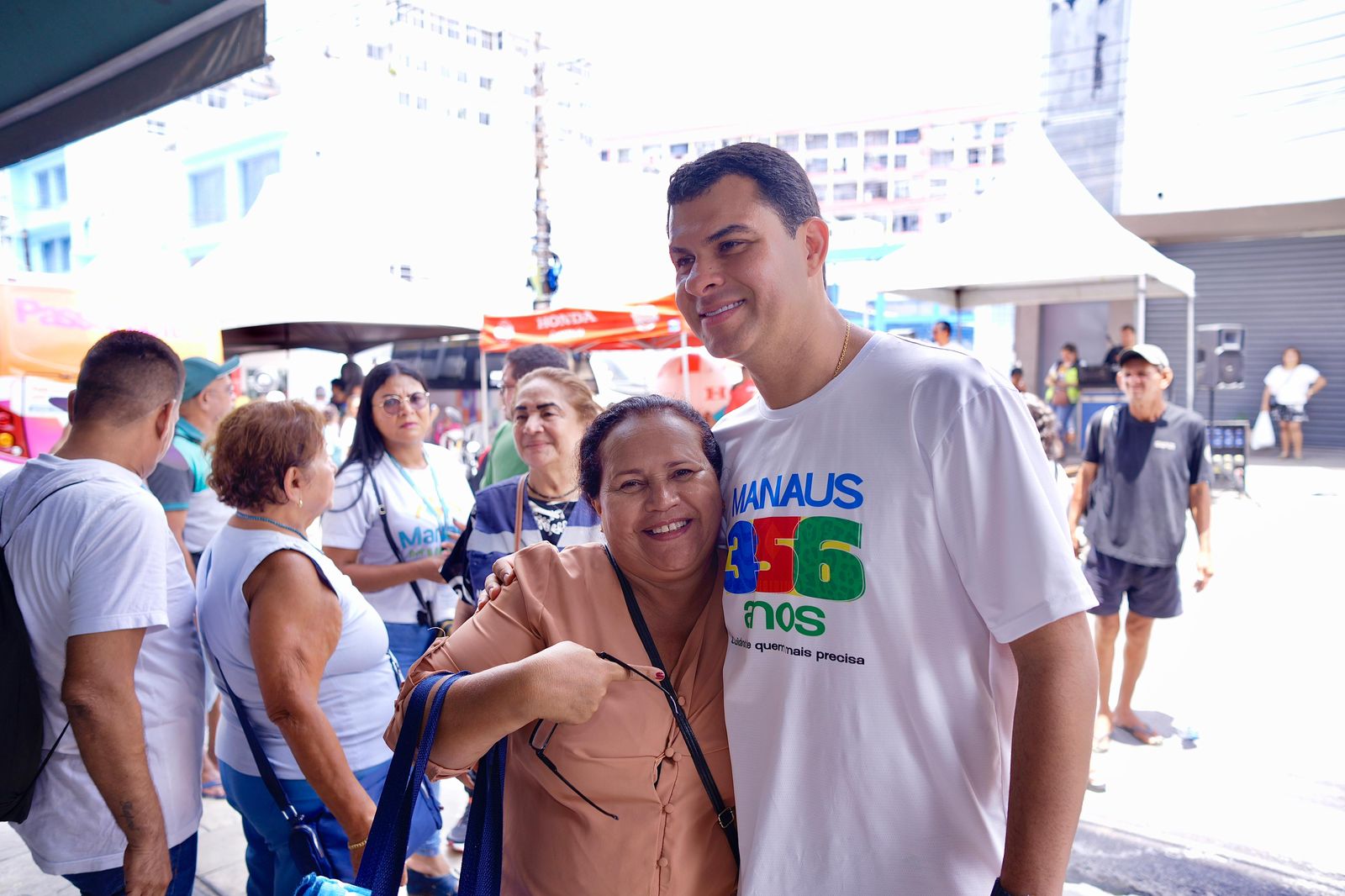 No aniversário de Manaus, Saullo comanda mutirão de cidadania no Centro Histórico da capital, com mais de 10 mil atendimentos
