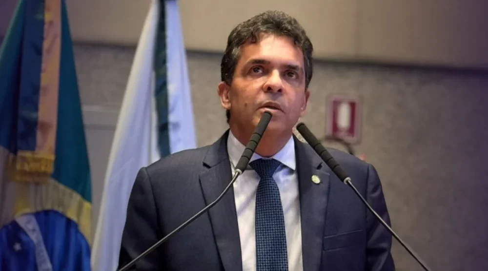 Aprovado PL do deputado Ricardo Vale que impede síndicos e condomínios de multar cuidadores de animais comunitários
