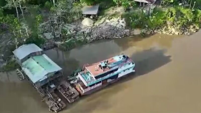 Brasil e Colômbia destroem 14 dragas de garimpo ilegal na Amazônia