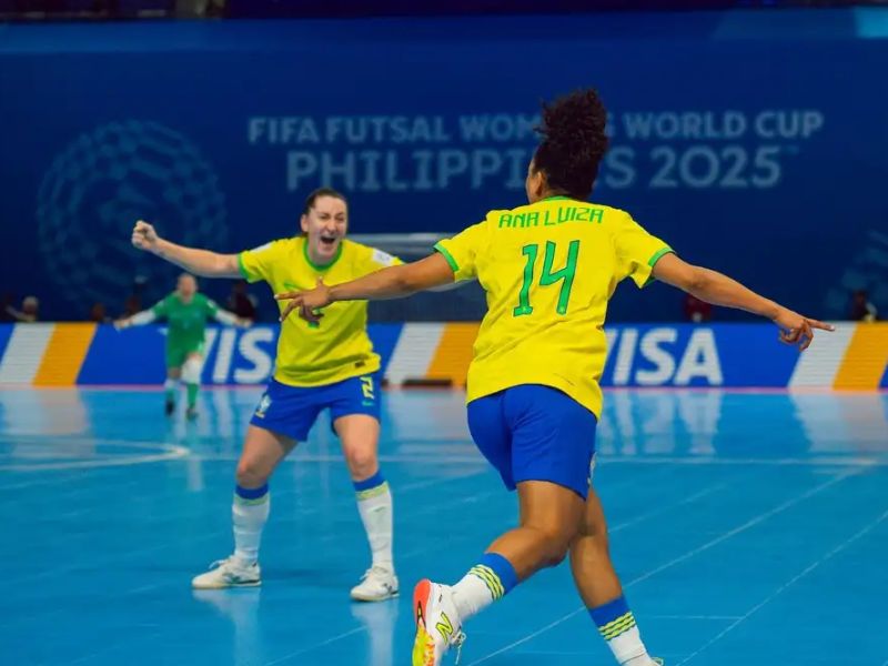 Brasil goleia Irã na estreia da Copa do Mundo de futsal feminino