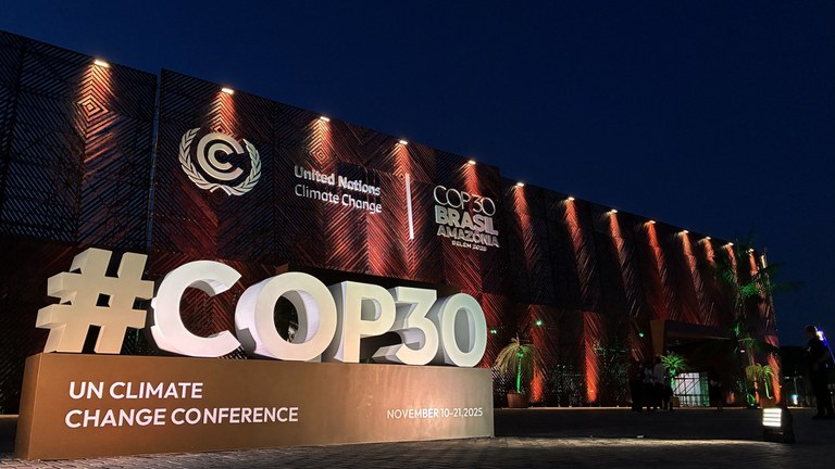 COP30 em Belém se estende sem acordo sobre combustíveis fósseis