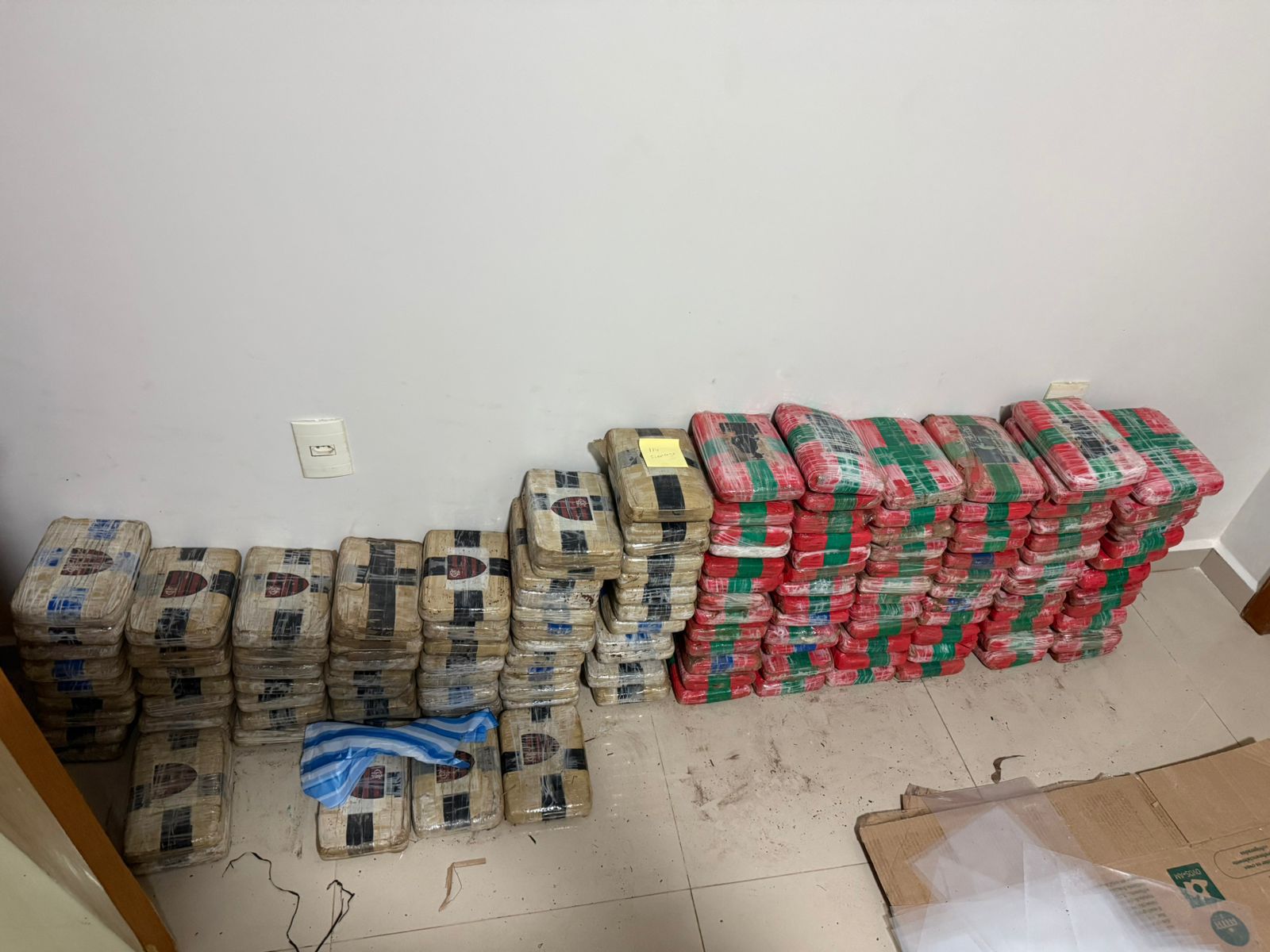 Casal é preso em Manaus com 600 kg de drogas avaliadas em R$ 13,5 milhões