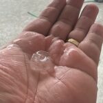 Chuva de granizo surpreende moradores durante temporal em Manaus