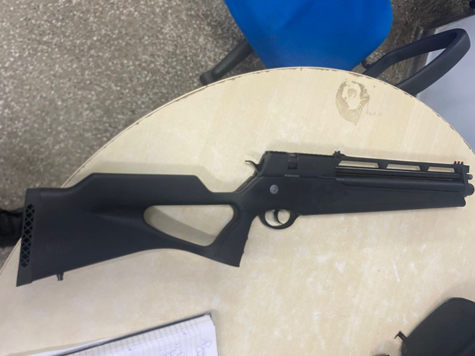 Duas pessoas são mantidas reféns dentro de carro no Mauazinho; Suspeito é preso