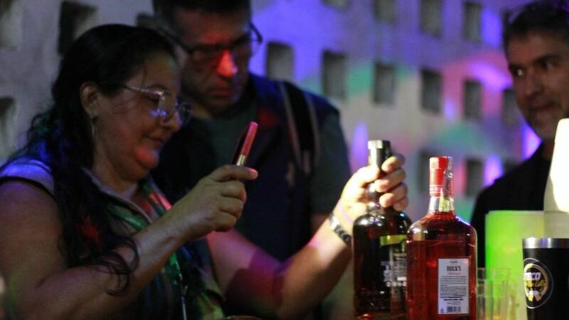 Fiscalização em Manaus encontra bebidas vencidas e bares sem autorização para funcionar