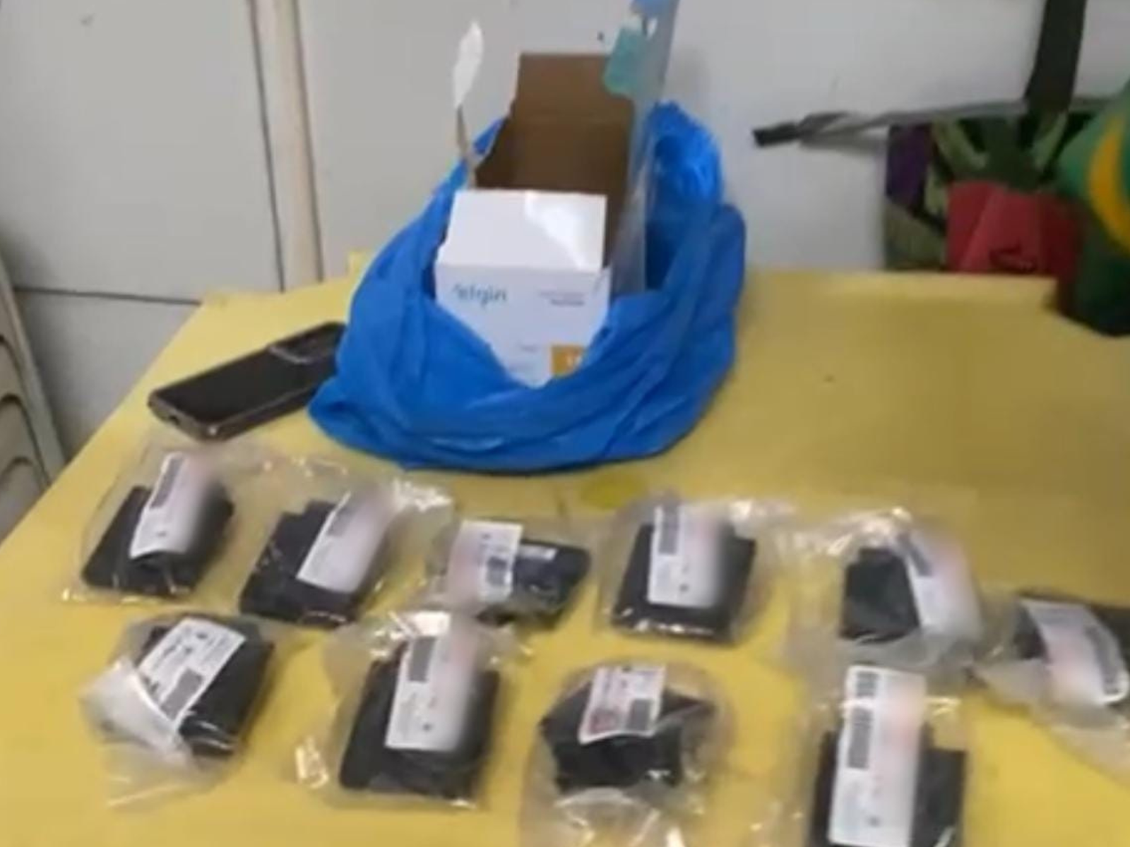 Funcionário e ex-funcionário de loja de motocicletas foram presos por roubar peças em Manaus