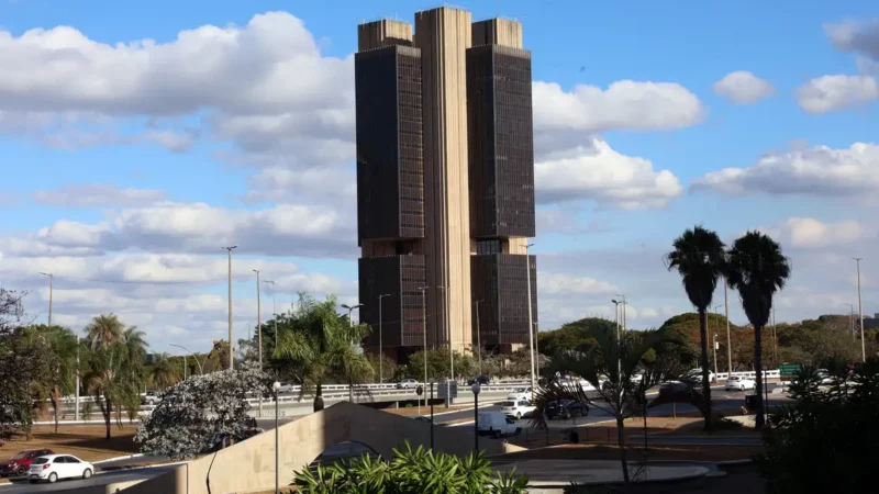 Inflação de 2025 cai pelo 2º boletim seguido, aponta Focus