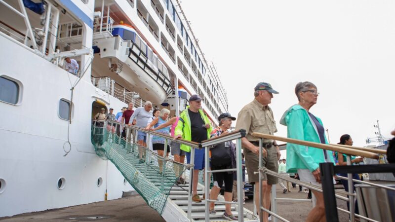 Primeiro navio da temporada de cruzeiros chega a Manaus com mais de 1,2 mil turistas