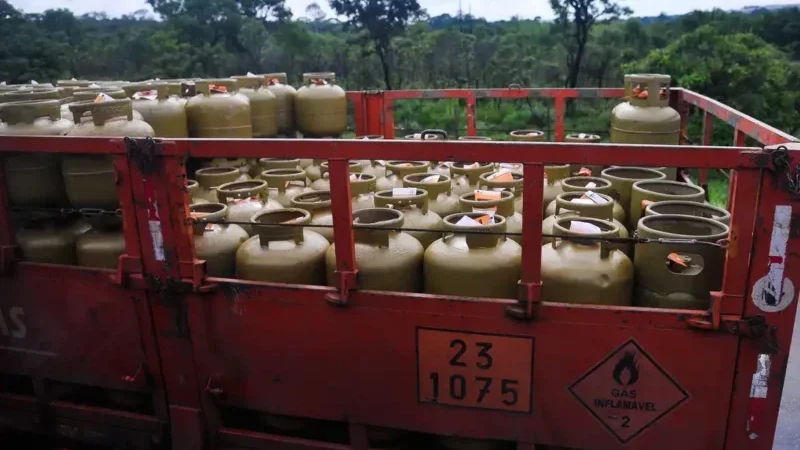 Programa de gás gratuito para 1 milhão de famílias começa hoje
