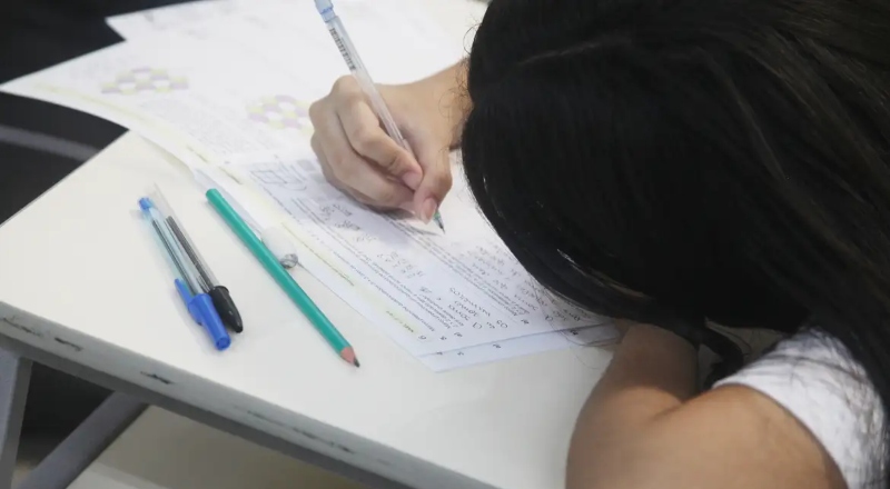 Redação do Enem 2025 aborda as perspectivas para o envelhecimento