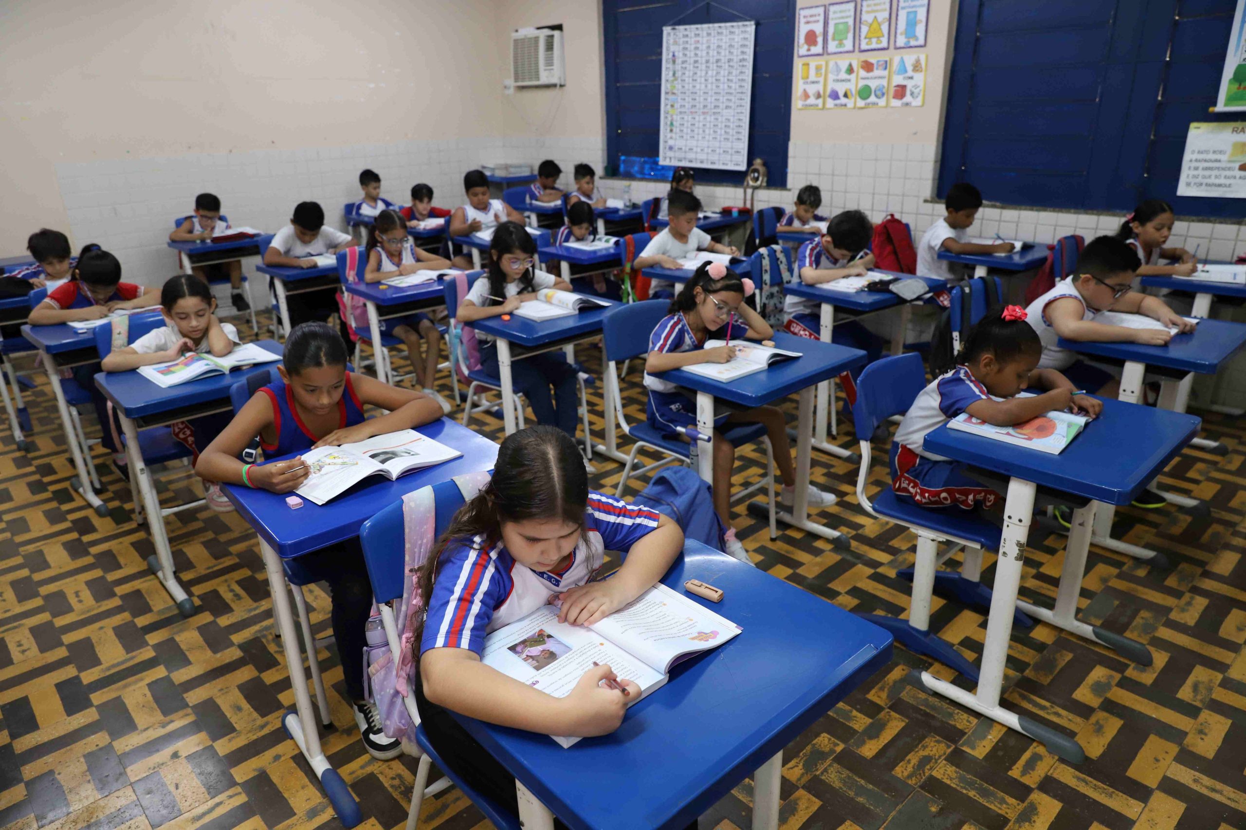 Secretaria de Educação dá início à aplicação das provas do Sadeam na capital e interior