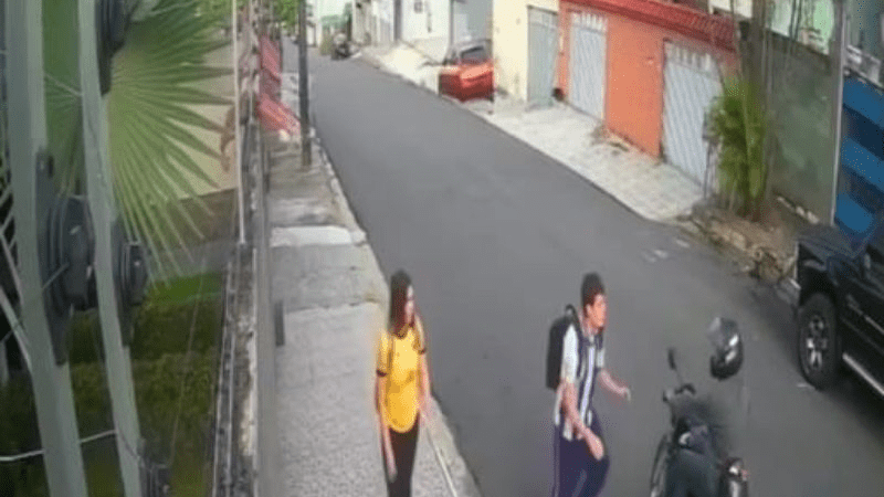 Suspeito é agredido por moradores após tentativa de assalto em Manaus