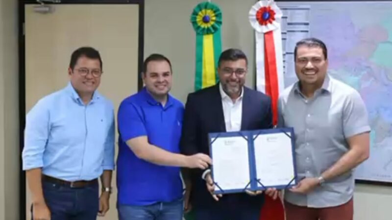 AUTAZES (AM) – Em uma cerimônia que destacou a força da parceria entre Estado e Município, o governador Wilson Lima e o prefeito de Autazes, Thomé Neto, assinaram, neste sábado, um importante convênio para a pavimentação do sistema viário do município. O investimento total é de R$ 15 milhões em recursos estaduais.