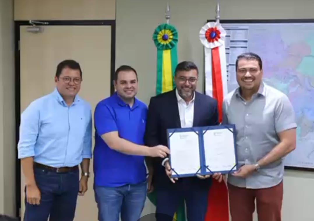 AUTAZES (AM) – Em uma cerimônia que destacou a força da parceria entre Estado e Município, o governador Wilson Lima e o prefeito de Autazes, Thomé Neto, assinaram, neste sábado, um importante convênio para a pavimentação do sistema viário do município. O investimento total é de R$ 15 milhões em recursos estaduais.
