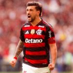 Arrascaeta é escolhido como craque do Prêmio Brasileirão 2025