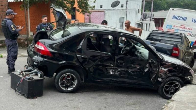 Colisão entre veículos é registrada no bairro Zumbi dos Palmares, em Manaus