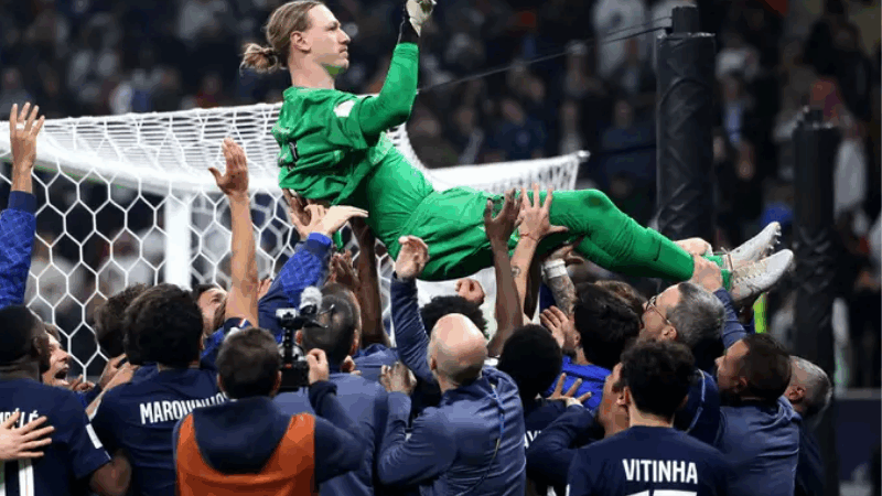 Flamengo perde quatro pênaltis e PSG conquista Intercontinental