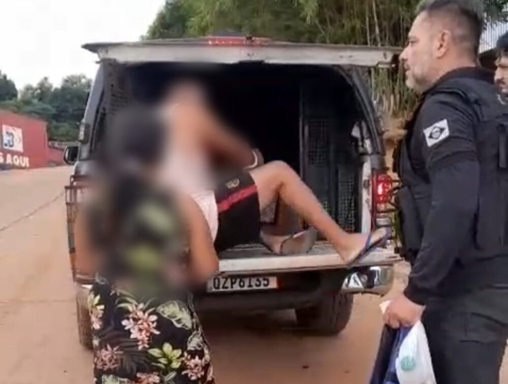 Mãe e padrasto são presos no AM por estupro e maus-tratos contra uma adolescente de 14 anos
