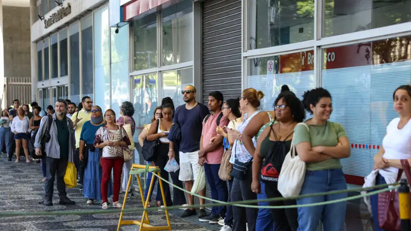 Mais de 42 mil fazem provas discursivas do CNU 2025 neste domingo