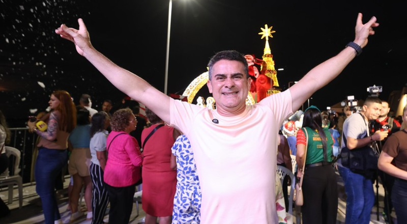 Prefeito David Almeida entrega balsa natalina e leva maior Natal flutuante a 45 comunidades de Manaus