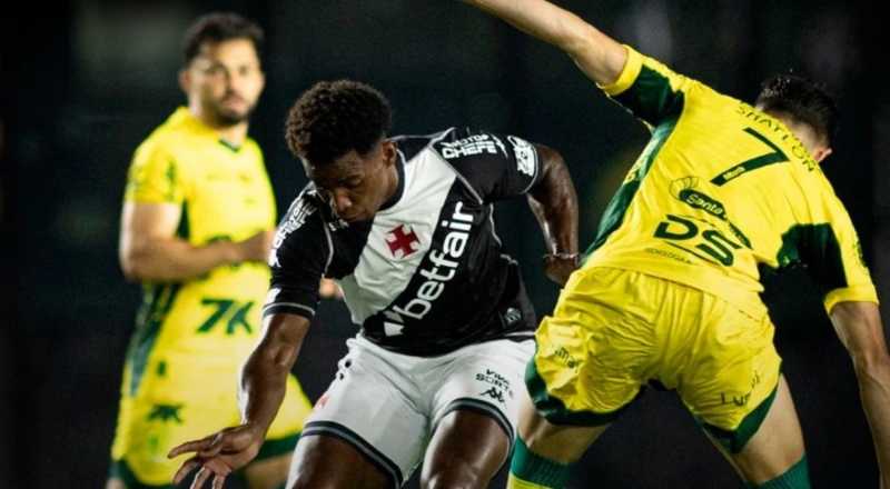 Vasco perde do Mirassol e segue com chance de rebaixamento no Brasileirão