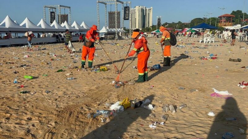 Prefeitura de Manaus mobiliza cerca de 900 garis e recolhe 136 toneladas de lixo no pós-Réveillon