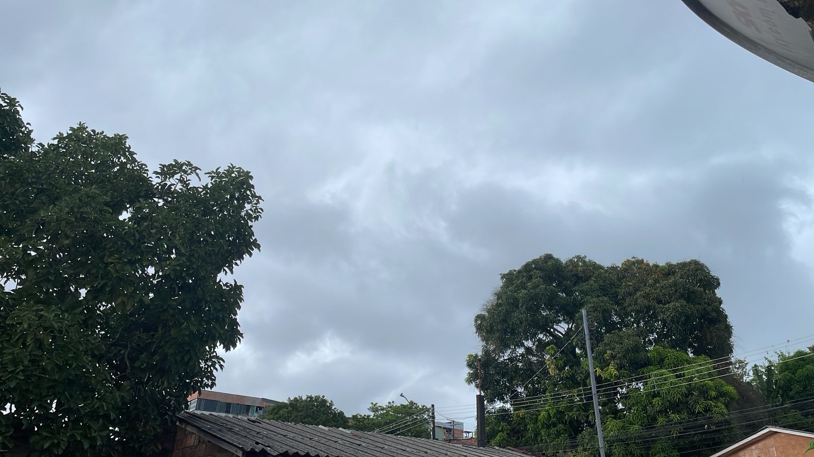 Defesa Civil emite alerta severo para chuvas intensas e riscos de enxurradas em Manaus