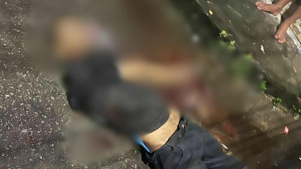 Homem é encontrado morto com faca na cintura na Compensa