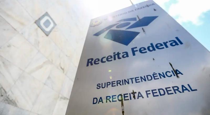 Receita nega aumento de imposto para professores com novo piso