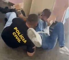 Vídeo: Confusão entre advogado e policial termina em agressão na Delegacia da Mulher