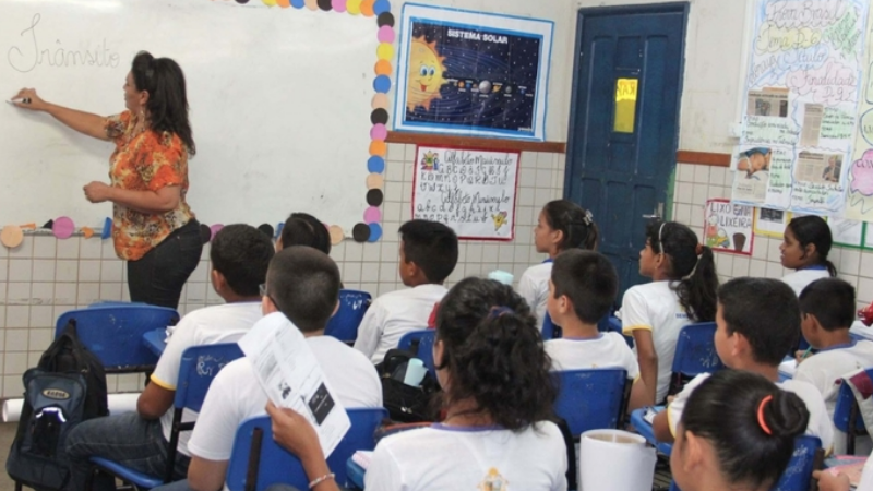 Volta às aulas aquece comércio de material escolar em Manaus e pais buscam alternativas para economizar