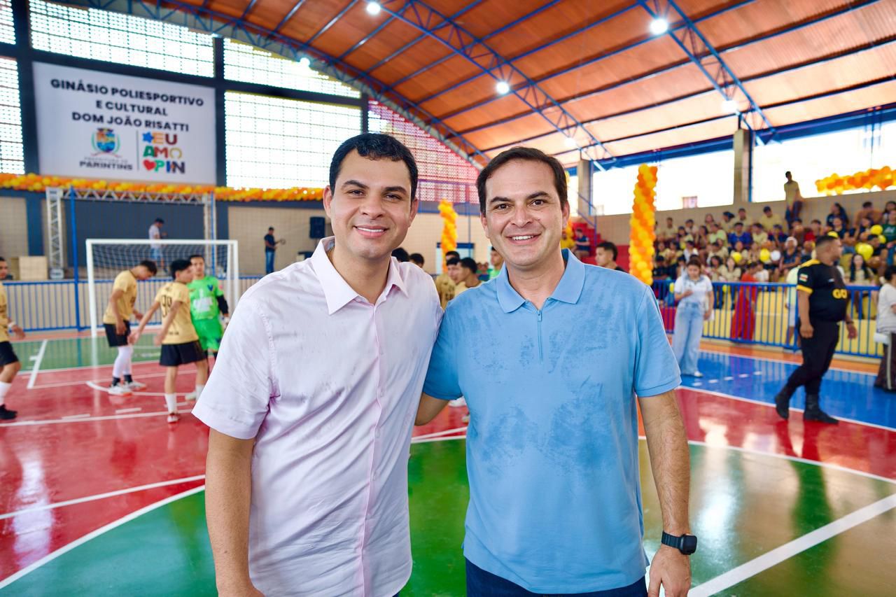 Saullo Vianna garante recursos para construção de campo de futebol em Parintins